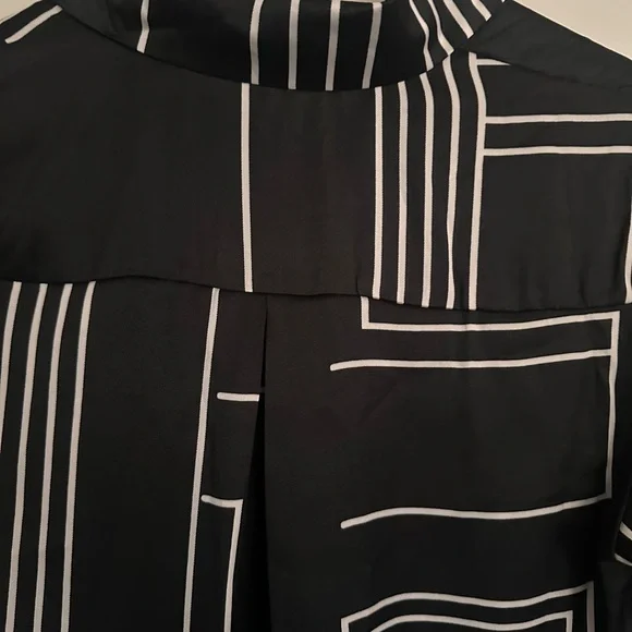 Nasty Gal Black and White Geometric satin Blouse - Picture 6 of 10